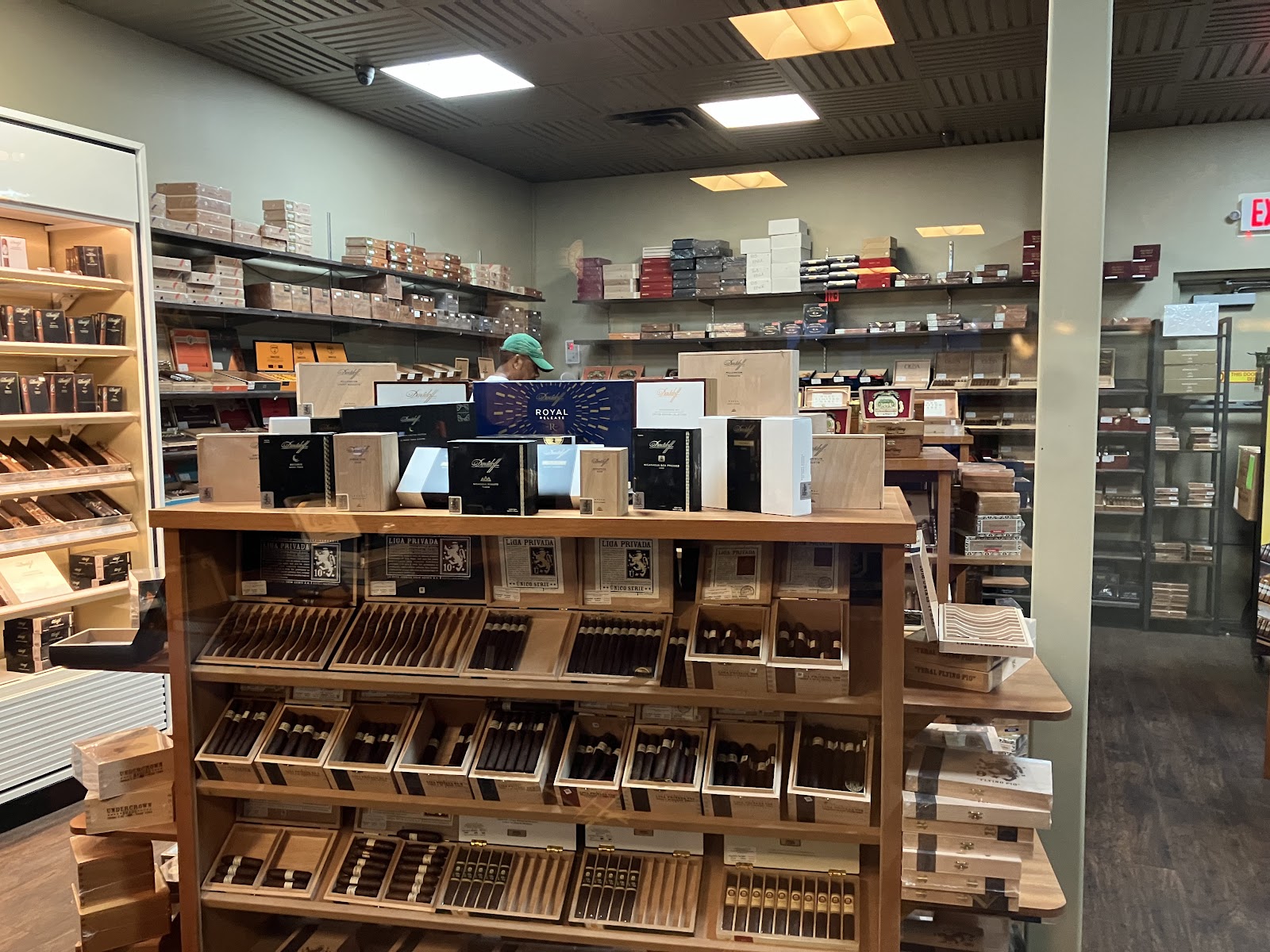 Casa de Montecristo by Serious Cigars (JFK Blvd) photo 5